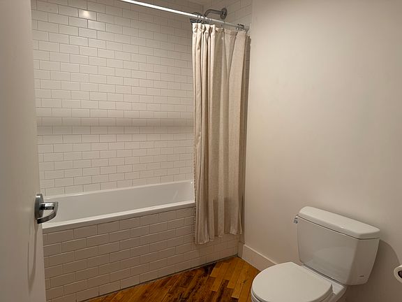 5th image of 712 S Santa Fe Ave #203
