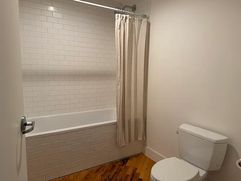 712 S Santa Fe Ave #203 — Photo 5