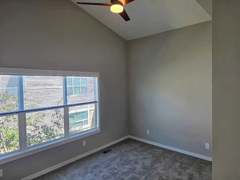 301 SE 11th St #706 — Photo 23