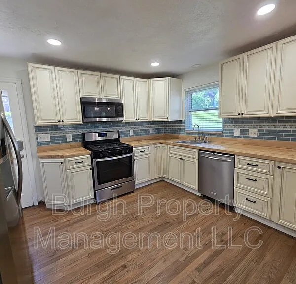 300 Maxwell Dr — Photo 12