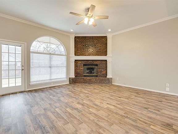 3rd image of 18320 Chestnut Oak Dr