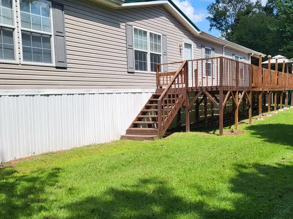 302 White Deer Ln, Prestonsburg, KY 41653