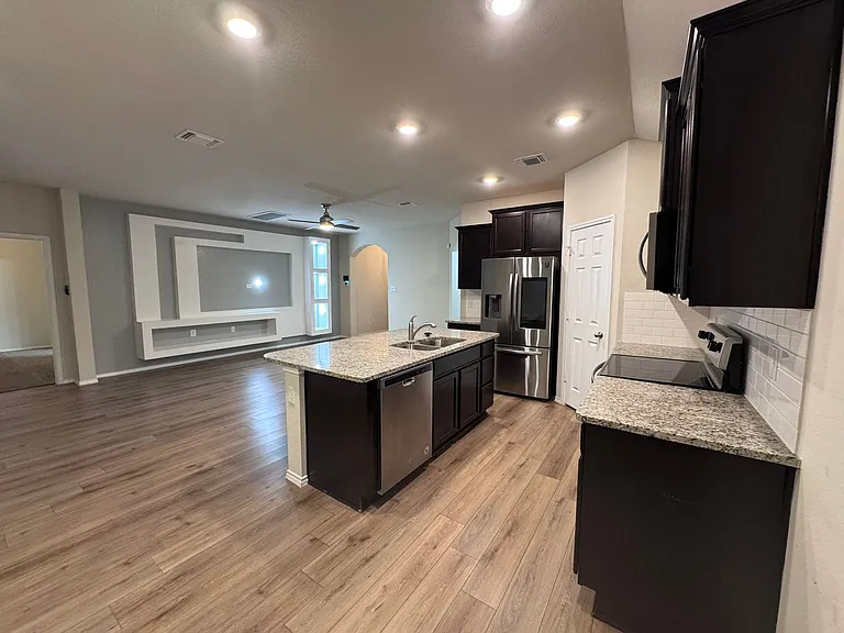 1812 Bee Creek Loop — Photo 8