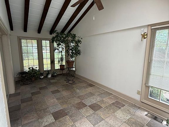 5th image of 183 Grove Park Cir