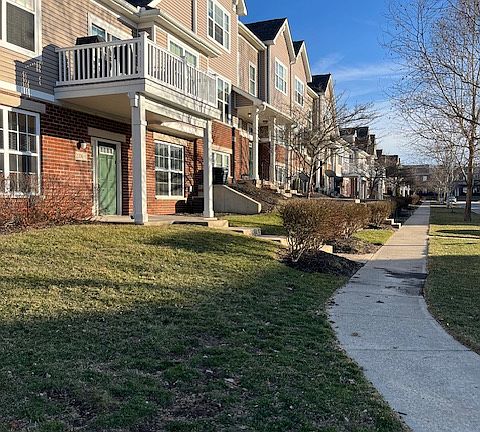 2nd image of 2706 Gardenia Ave APT 1