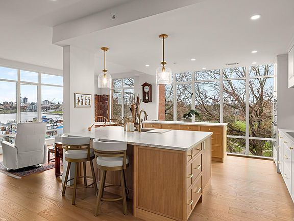 3rd image of 21 Dallas Rd #517