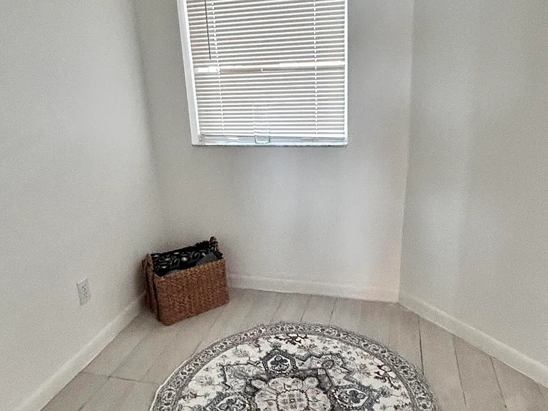 718 NW 92nd Ave — Photo 3