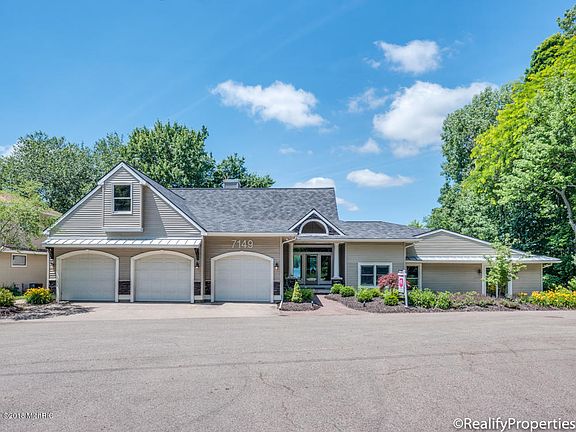 3rd image of 7149 Wildermere Dr NE