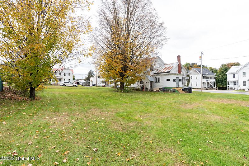 4th image of 422 Oak Street