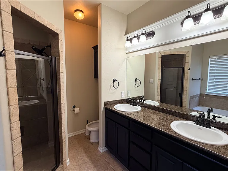 5702 NW Valor Ave — Photo 10