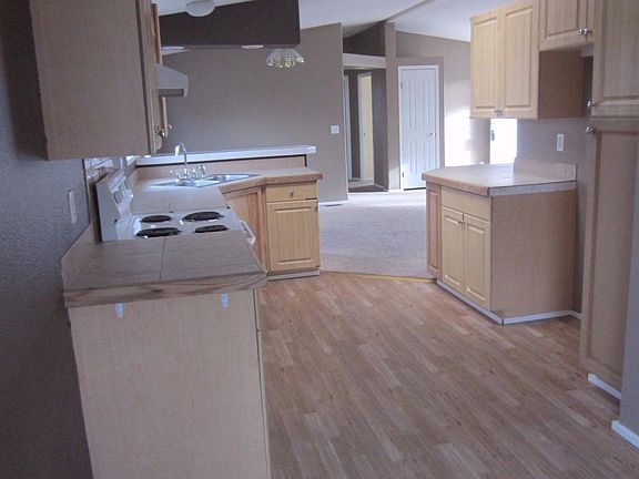 3rd image of 61042 Geary Dr
