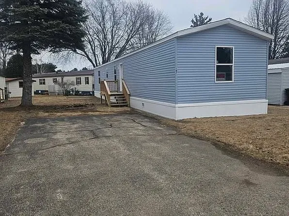 1600 S 30th St Trailer 167, Escanaba, MI 49829