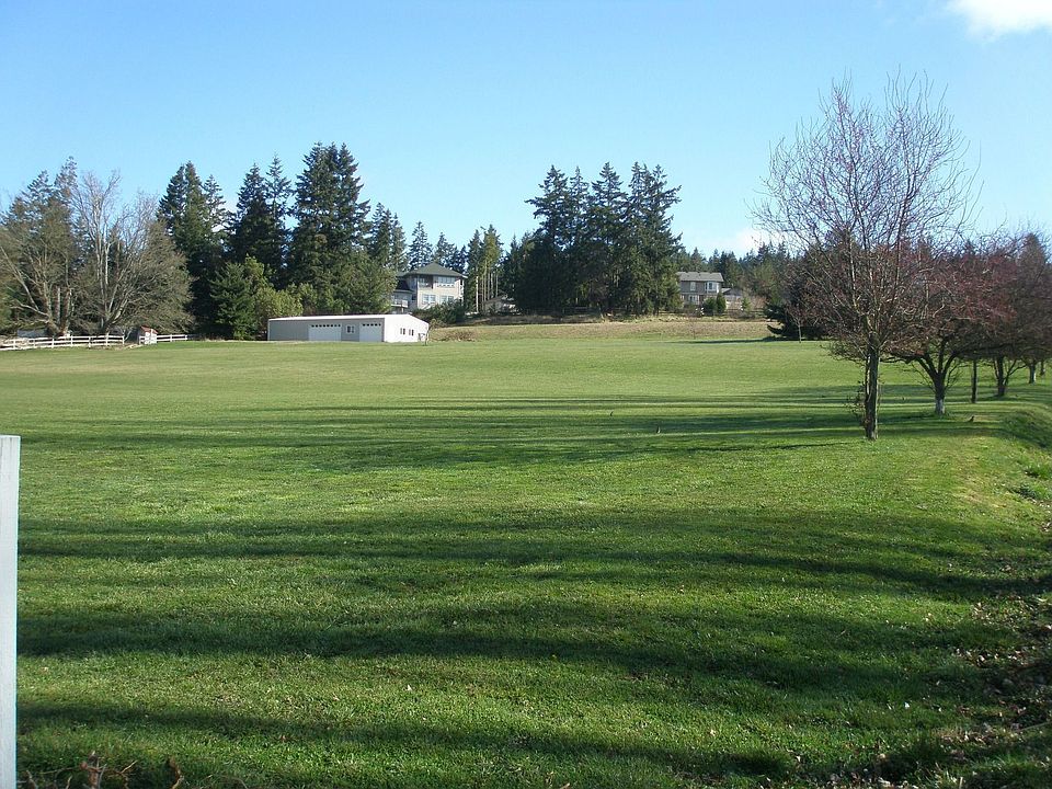 Estately 4.4 acres w/shop