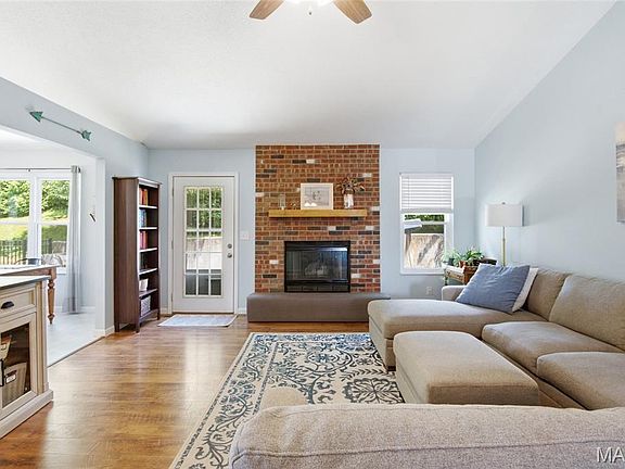5th image of 10 Spring Terrace Ct