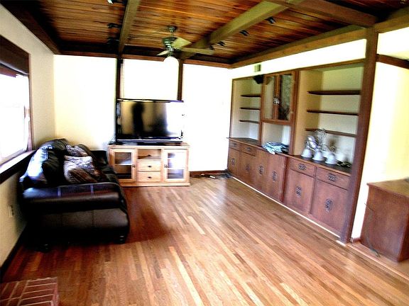 4th image of 109 Hilltop Ln