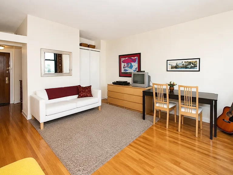 1615 Q St NW #1010 — Photo 5