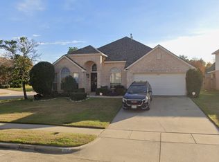 801 Devon Dr, Euless, TX 76039