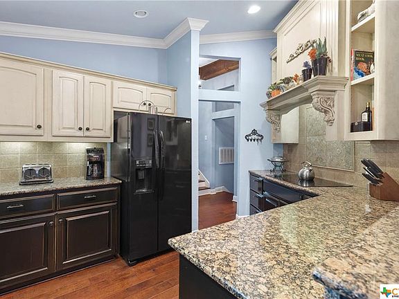 4th image of 614 Larue Dr