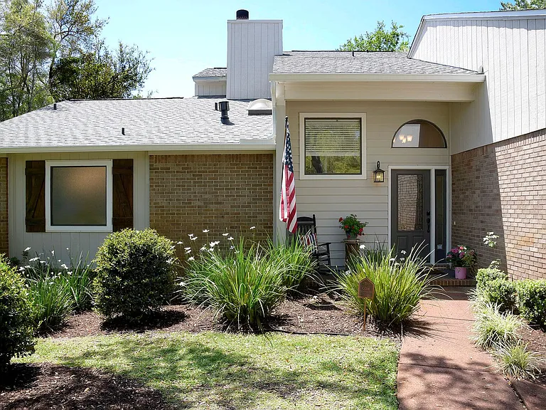 416 Aruba Way — Photo 2