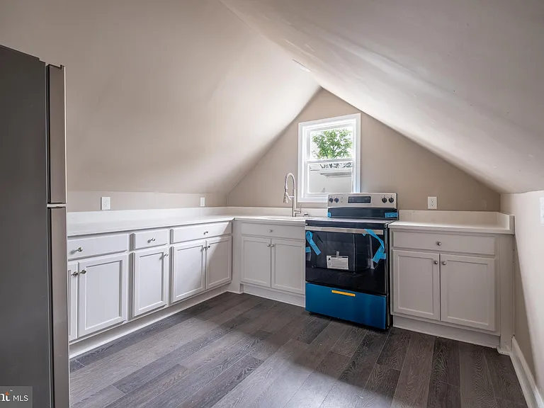 124 Robbins Ave #C — Photo 3