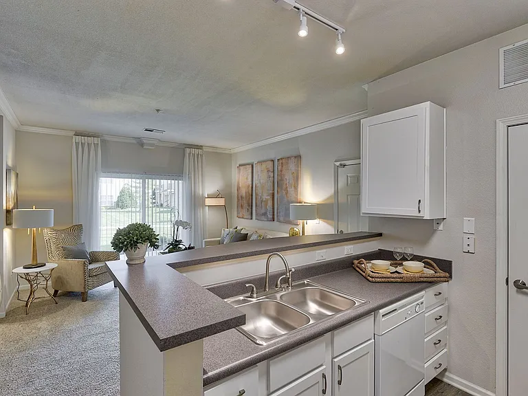 Eastland Trails Apartments — Photo 2