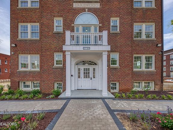 2nd image of 2730 E Magnolia Ave #303