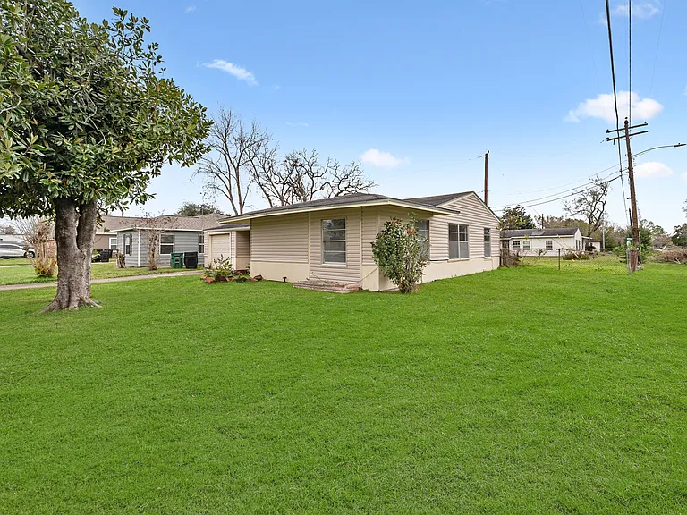 8171 Redfern Dr — Photo 5