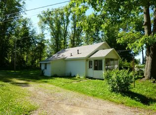 4967 Yale Dr, Geneva, OH 44041