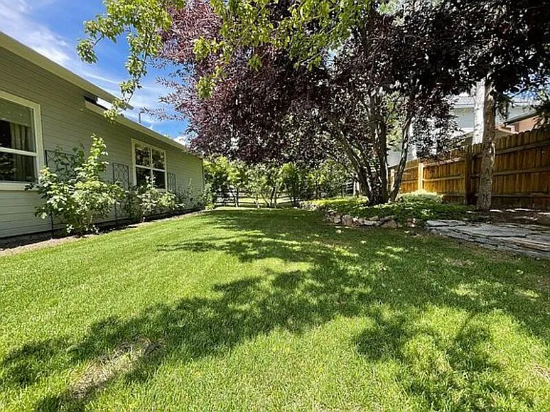 3 bed, 2.0 bath, 1605 sqft, $3,200 — Photo 4