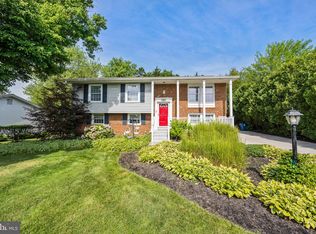 505 S Maple Ct, Sterling, VA 20164