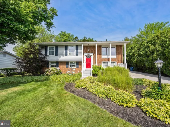 505 S Maple Ct, Sterling, VA 20164