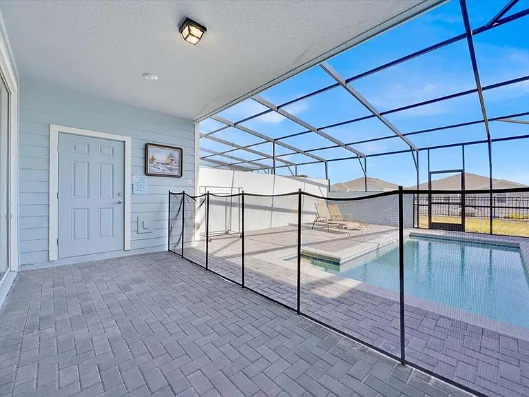 372A Pacific Ln — Photo 19