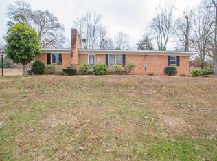 27 Tanglewood Dr, Greenville, SC 29611