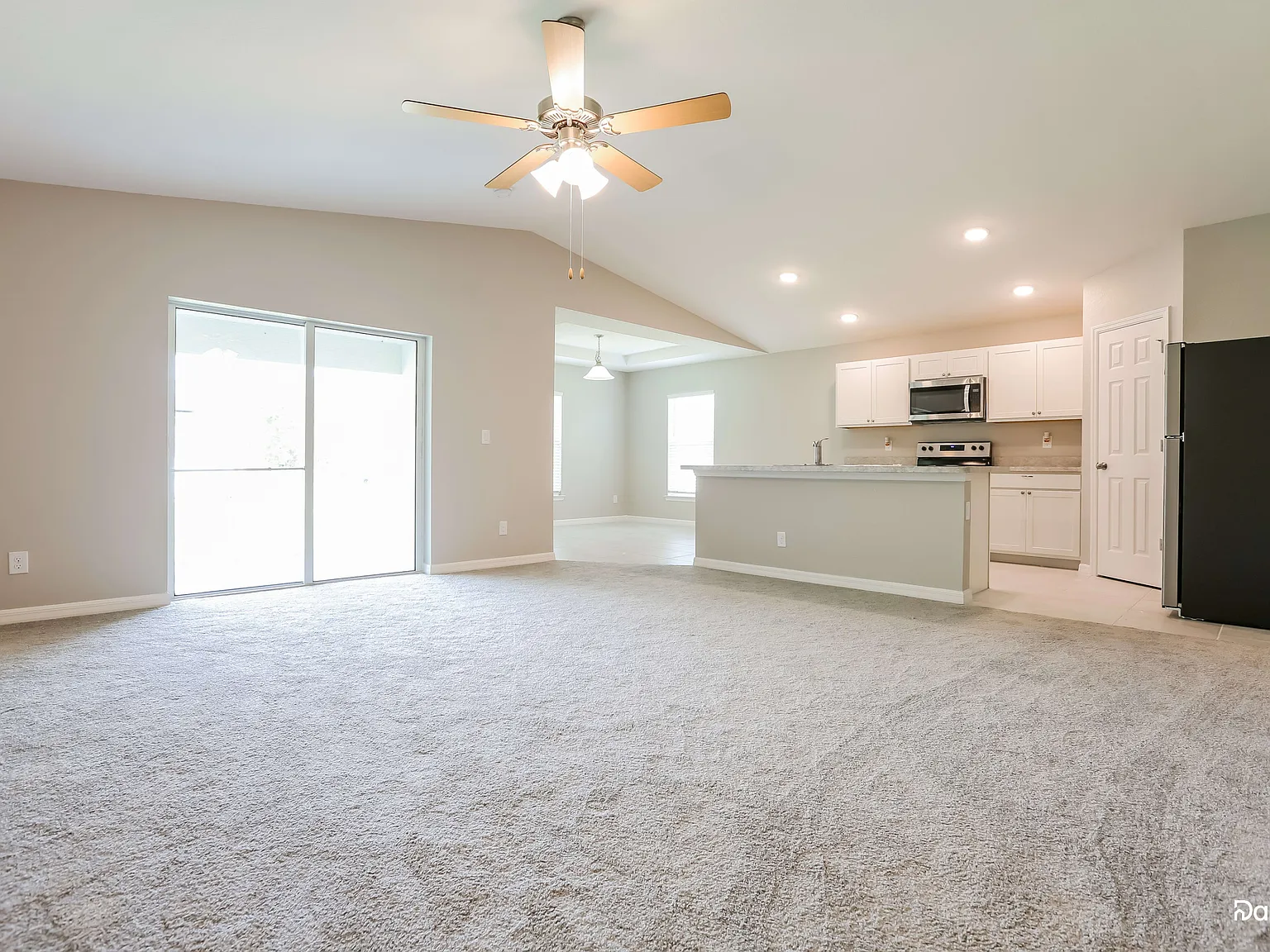 4 bed, 2.0 bath, 1810 sqft, $2,145 — Photo 4