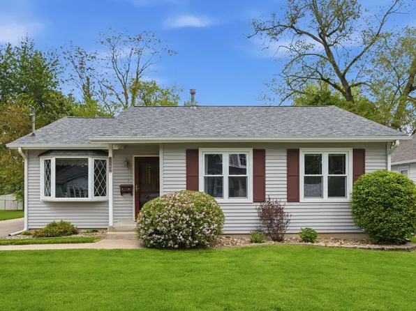 1160 32nd St, Moline, IL 61265