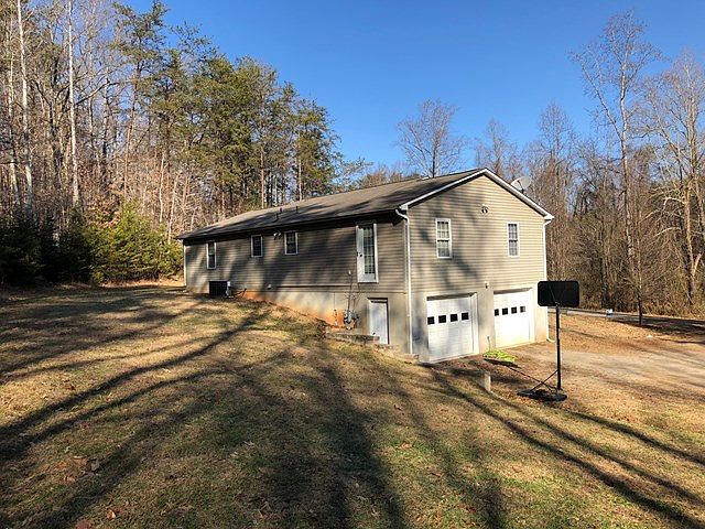 2nd image of 1469 Sportsman Rd