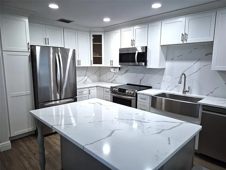 160 Joanne Pl — Photo 17