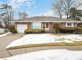 9 Ellis Drive, Syosset, NY 11791