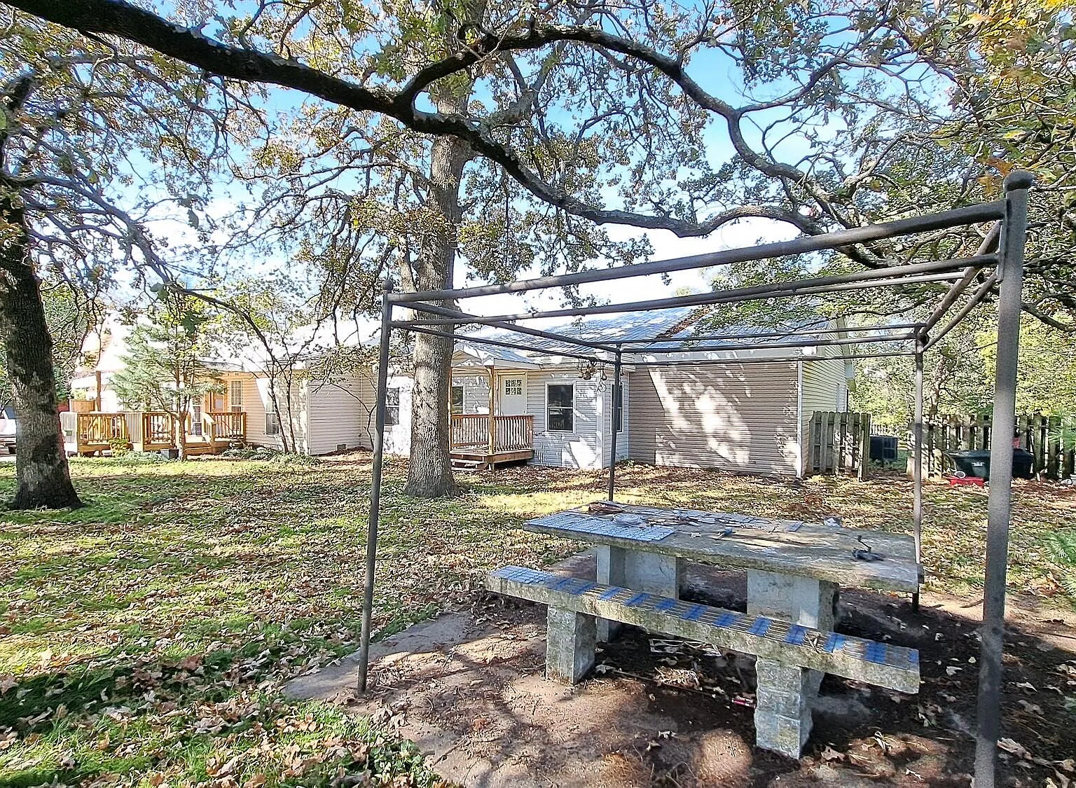 5 bed, 2.5 bath, 4800 sqft, $2,550 — Photo 1