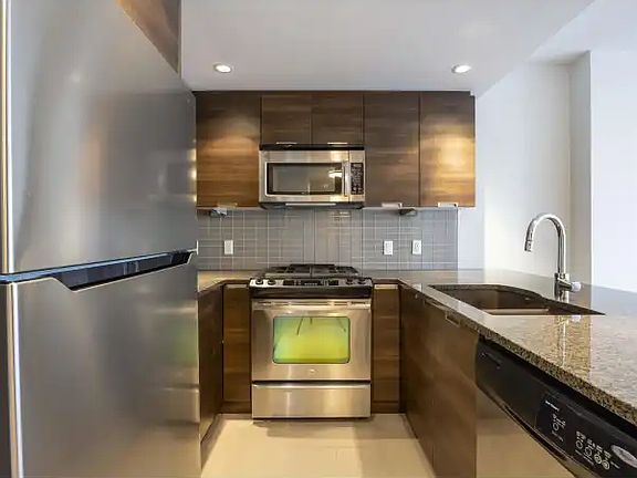 3rd image of 2968 Glen Dr #2206