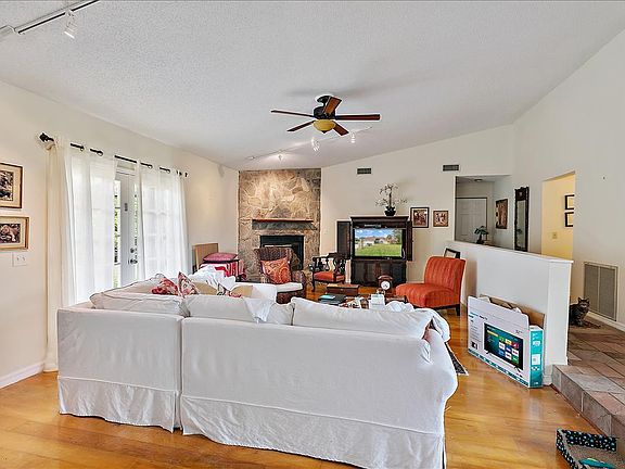 4th image of 14 Marshview Dr