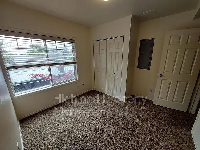 1020 NE B St #7 — Photo 10