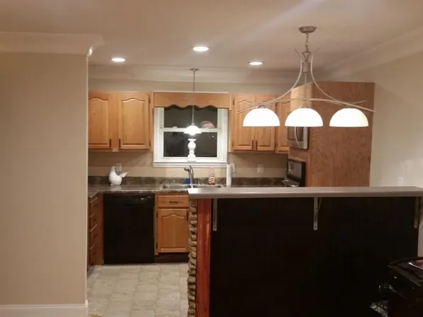 398 Chapel Dr, Lexington, NC 27295