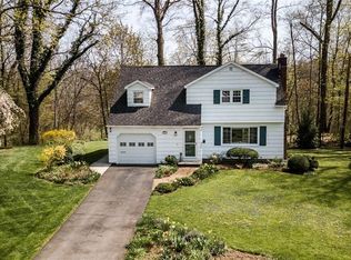 269 Ridgeview Dr, East Rochester, NY 14445