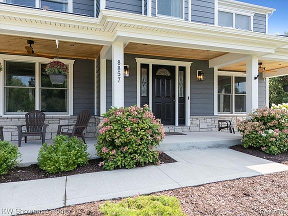 3rd image of 8857 Meadow Farm Dr