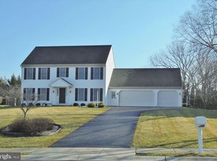 620 Spring Hollow Dr, New Holland, PA 17557