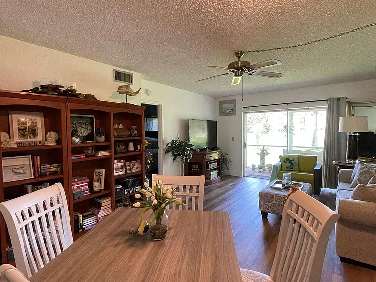 4 Abbey Ln #103 — Photo 7