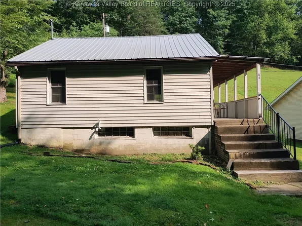 64 Haystack Ln, Charleston, WV 25311