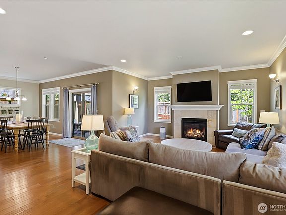 5th image of 2233 Mill Street NE