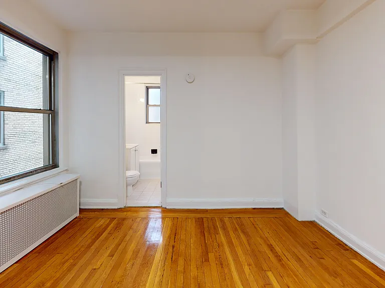 301 E 38th St #7I — Photo 5